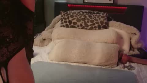 Hazeleo online show from November 28, 9:55 pm