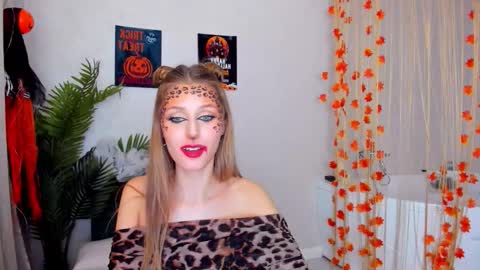 heartedlove_1 online show from October 31, 1:22 pm