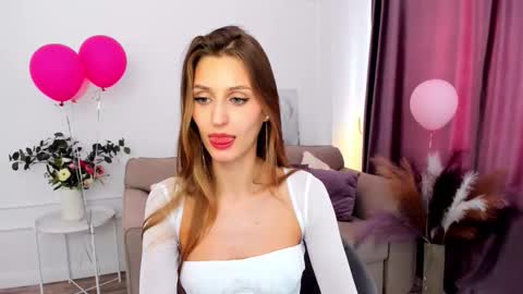 heartedlove_1 online show from September 12, 6:48 am