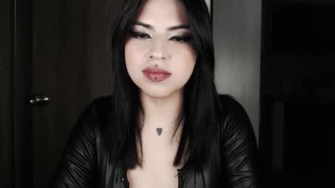 Snapshot of heatherdemonzx_ chatting on October 10, 12:16 am HEATHER DEMONZX Please help me to reach 100 thumbs up online show from October 10, 12:16 am