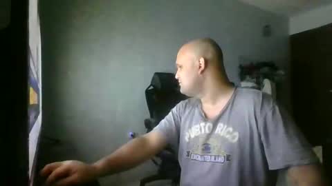 Snapshot of heavy_rebellxc chatting on December 25, 7:03 am Heavy Rebell online show from December 25, 7:03 am