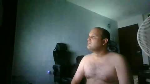 Snapshot of heavy_rebellxc chatting on October 5, 6:33 am Heavy Rebell online show from October 5, 6:33 am
