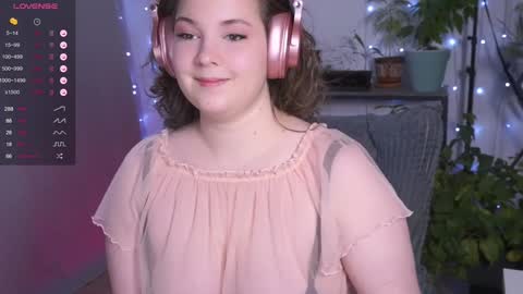 Snapshot of hedera_hime chatting on December 5, 3:53 am Veronyka online show from December 5, 3:53 am