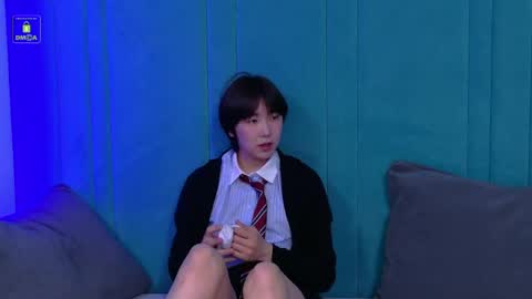 HEEJIN online show from April 12, 3:38 pm