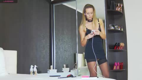 Snapshot of hefner_girl chatting on October 14, 2:20 pm Helen online show from October 14, 2:20 pm