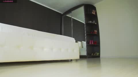 Snapshot of hefner_girl chatting on September 30, 4:17 pm Helen online show from September 30, 4:17 pm