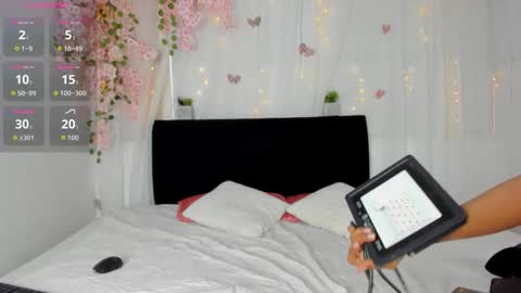Snapshot of heidi_feuer chatting on September 29, 12:26 pm heidi_feuer online show from September 29, 12:26 pm