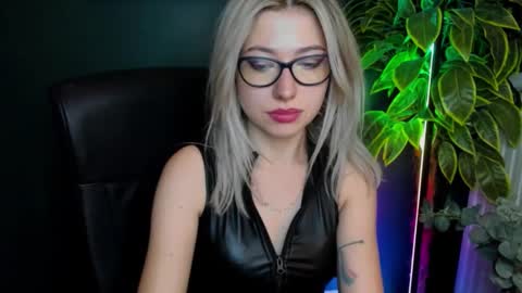Snapshot of heidi_pleasure chatting on October 2, 6:56 am Heidi online show from October 2, 6:56 am