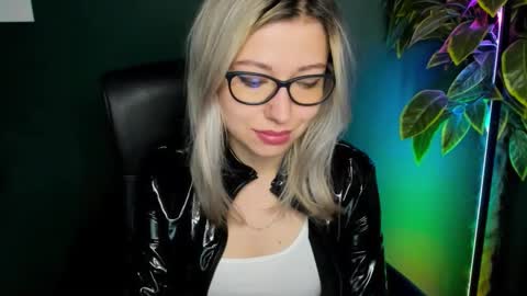Snapshot of heidi_pleasure chatting on September 23, 6:51 am Heidi online show from September 23, 6:51 am