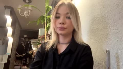 Lana online show from December 1, 9:18 am