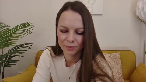 Snapshot of helenbenit chatting on October 11, 3:11 am Helen online show from October 11, 3:11 am