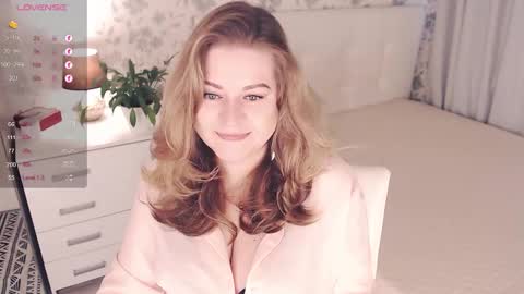 Snapshot of helenbonham chatting on October 1, 4:55 am Helena Bonham online show from October 1, 4:55 am