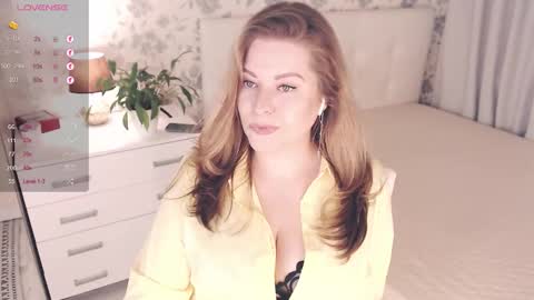 Snapshot of helenbonham chatting on October 11, 5:12 am Helena Bonham online show from October 11, 5:12 am