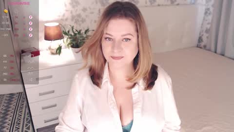 Snapshot of helenbonham chatting on October 15, 7:10 am Helena Bonham online show from October 15, 7:10 am