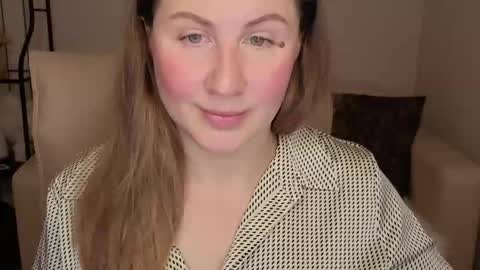 Snapshot of helens_lov chatting on October 16, 1:27 am Helen online show from October 16, 1:27 am