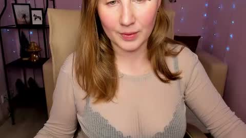 Snapshot of helens_lov chatting on February 11, 7:54 am Helen online show from February 11, 7:54 am