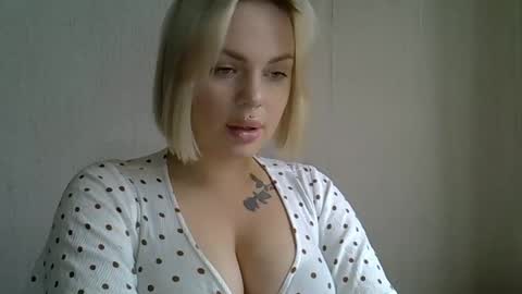 Snapshot of helga_now chatting on October 14, 9:01 am helga_now online show from October 14, 9:01 am