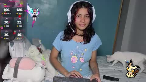 Snapshot of helia_n_amy chatting on October 3, 4:21 am Helia Transfem and Amy online show from October 3, 4:21 am