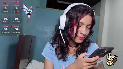 Snapshot of helia_n_amy chatting on October 6, 5:03 am Helia Transfem and Amy online show from October 6, 5:03 am