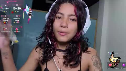 Snapshot of helia_n_amy chatting on October 2, 4:11 am Helia Transfem and Amy online show from October 2, 4:11 am