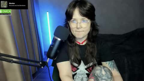 Red online show from October 6, 7:10 pm