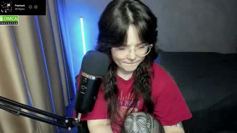 Red online show from October 27, 7:58 pm