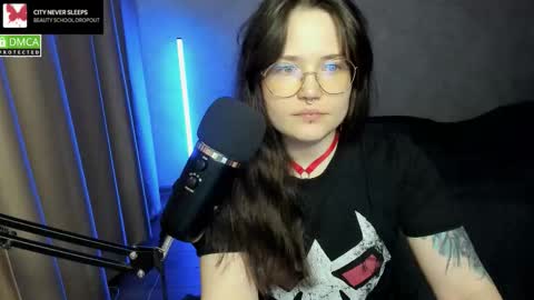 Red online show from September 14, 7:26 pm