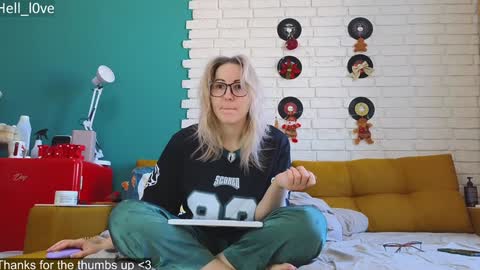 Snapshot of hell_l0ve chatting on February 8, 4:57 am Anastasiia online show from February 8, 4:57 am