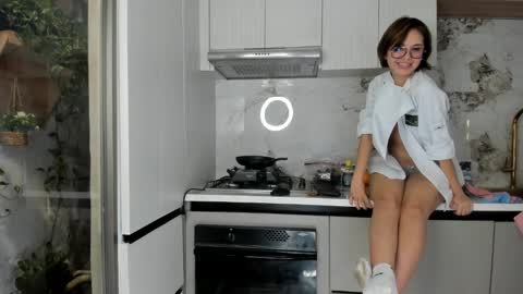 Snapshot of hellen_coy chatting on February 9, 6:47 pm Julieta online show from February 9, 6:47 pm
