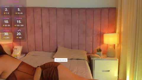 hellen_mckenzie online show from October 3, 6:21 am
