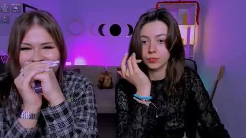 Helli online show from March 28, 8:10 pm