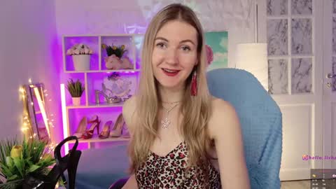 Snapshot of hello_lisha chatting on February 14, 9:13 am Alisia Monday to Friday from 10 am to 4 pm GMT 2 online show from February 14, 9:13 am