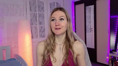 Snapshot of hello_lisha chatting on March 6, 8:09 am Alisia Monday to Friday from 10 am to 4 pm GMT 2 online show from March 6, 8:09 am