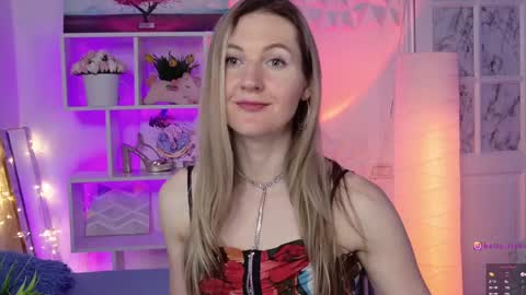 Snapshot of hello_lisha chatting on February 20, 11:09 am Alisia Monday to Friday from 10 am to 4 pm GMT 2 online show from February 20, 11:09 am