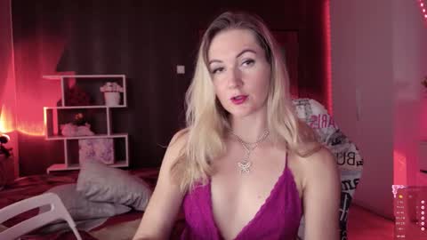 Snapshot of hello_lisha chatting on September 23, 8:08 am Alisia Monday to Friday from 10 am to 4 pm GMT 2 online show from September 23, 8:08 am