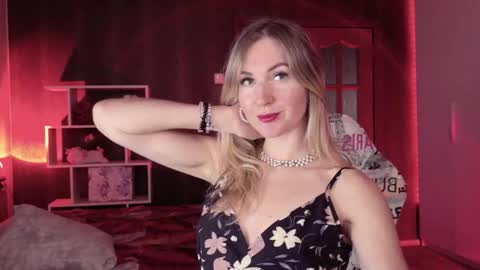Snapshot of hello_lisha chatting on September 24, 8:10 am Alisia Monday to Friday from 10 am to 4 pm GMT 2 online show from September 24, 8:10 am