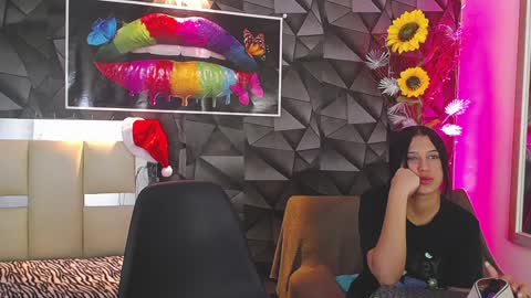 Snapshot of hera_divine chatting on December 13, 11:50 pm HERA online show from December 13, 11:50 pm