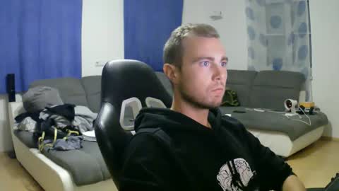 Snapshot of herbstenden chatting on October 7, 6:59 pm John Pearl online show from October 7, 6:59 pm
