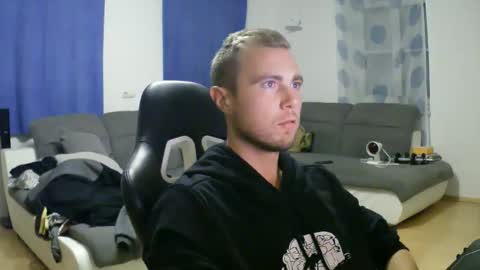 Snapshot of herbstenden chatting on October 5, 7:54 pm John Pearl online show from October 5, 7:54 pm