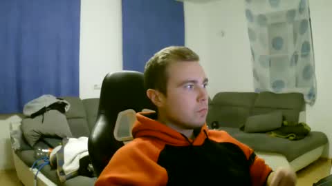 Snapshot of herbstenden chatting on December 30, 10:01 pm John Pearl online show from December 30, 10:01 pm