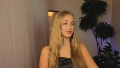 Snapshot of here_wego_again_ chatting on September 18, 2:37 am Elise online show from September 18, 2:37 am