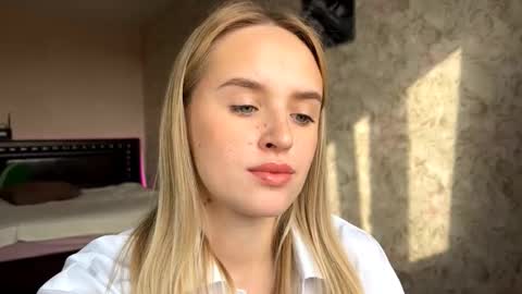 Snapshot of hermiladziekan chatting on October 11, 8:08 am Sylvia online show from October 11, 8:08 am