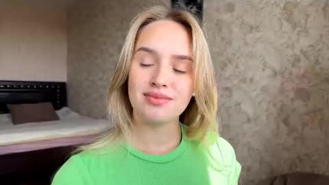 Snapshot of hermiladziekan chatting on October 1, 8:13 am Sylvia online show from October 1, 8:13 am