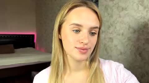 Snapshot of hermiladziekan chatting on October 13, 8:38 am Sylvia online show from October 13, 8:38 am