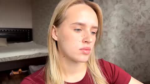 Snapshot of hermiladziekan chatting on October 18, 8:07 am Sylvia online show from October 18, 8:07 am