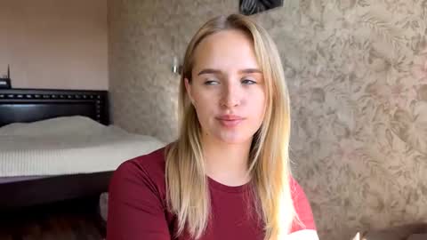 Snapshot of hermiladziekan chatting on September 10, 8:04 am Sylvia online show from September 10, 8:04 am