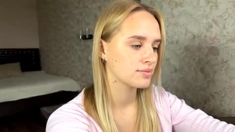 Snapshot of hermiladziekan chatting on September 25, 8:21 am Sylvia online show from September 25, 8:21 am