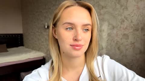 Snapshot of hermiladziekan chatting on October 3, 8:22 am Sylvia online show from October 3, 8:22 am