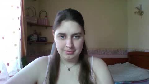 hess_luna_ online show from April 15, 9:23 am