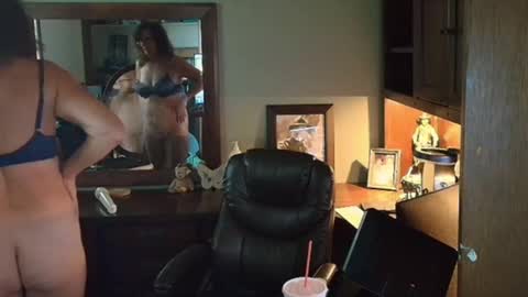 hidden_gold_milf online show from October 7, 9:55 pm